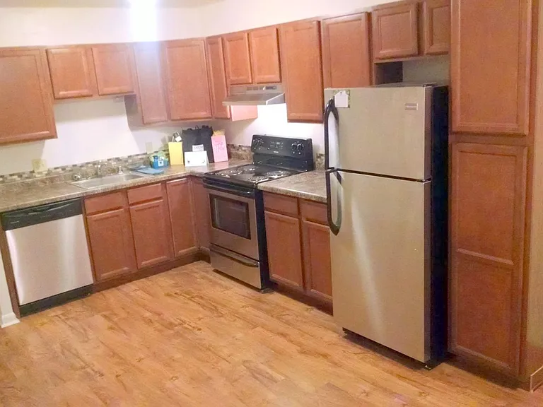 MOVE IN SPECIAL $600 Off your Move-in cost! Call the office for more details — Photo 16