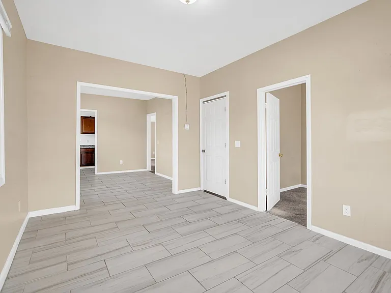 6423 Hazlett St — Photo 10