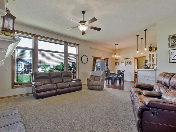 5th image of 300 W Sienna Dr