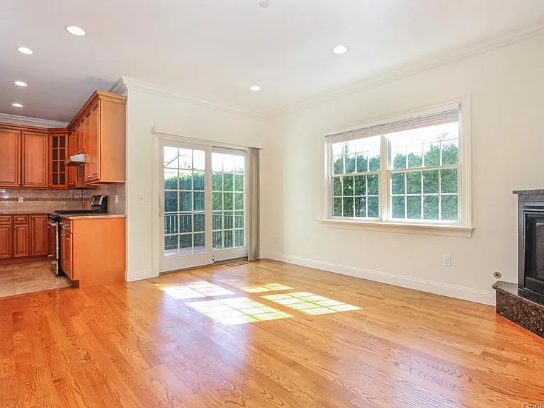 114 Oak St #114 — Photo 11