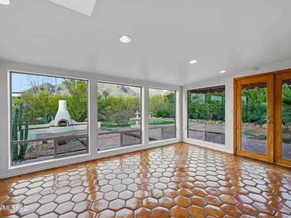 1435 E Indian Wells Rd, Tucson, AZ 85718