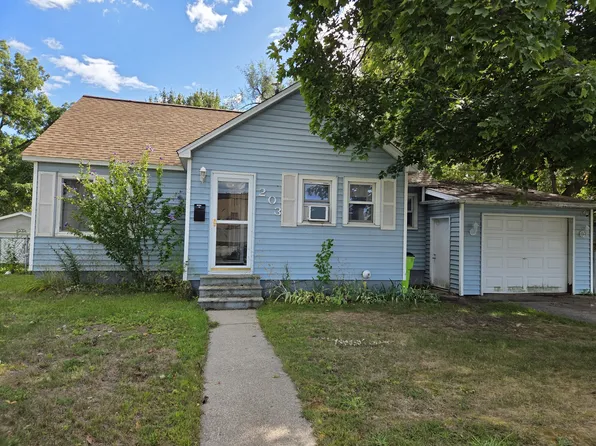 203 E Van Deinse St, Greenville, MI 48838