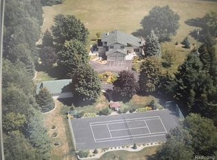 5543 King Rd, Howell, MI 48843