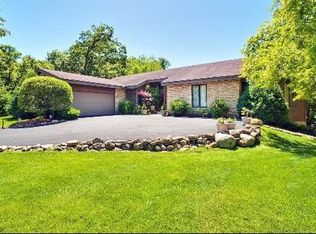 6446 Thunderbird Dr, Indian Head Park, IL 60525