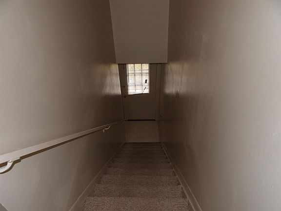 4th image of 435 Westwood Dr #5