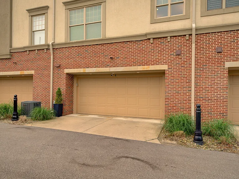 8 Astor Pl — Photo 4