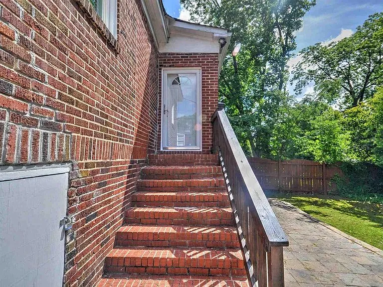 1122 Benton St — Photo 20