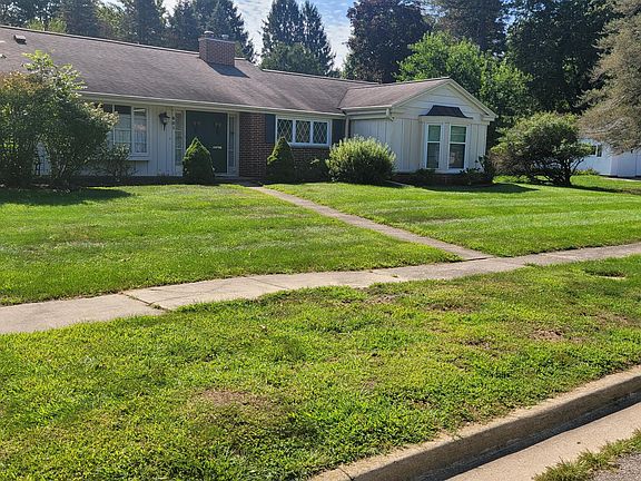 2nd image of 601 Manor Dr