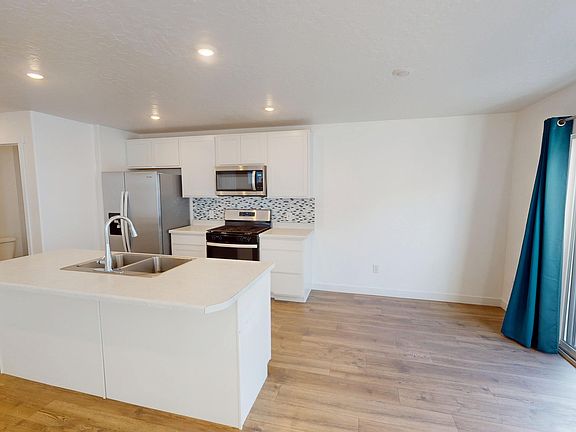 3rd image of 1917 N Blue Iris Ave #1090