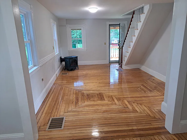19 Larrabees Grove Rd W — Photo 3