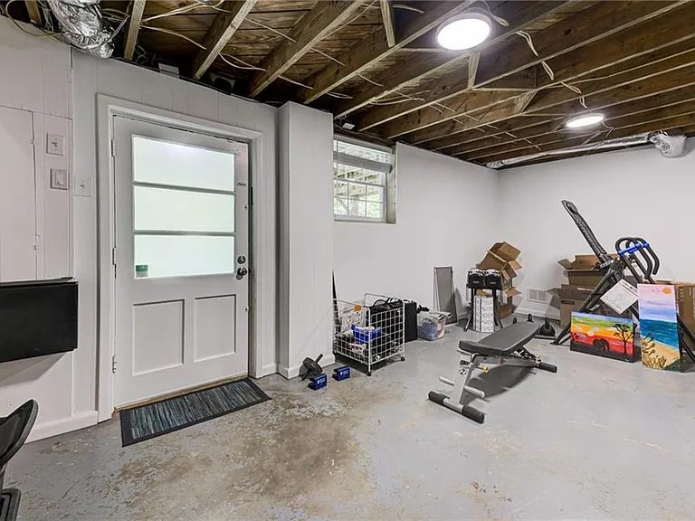 2423 Woodacres Rd NE — Photo 31