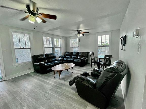 2nd image of 1113 E De Soto St #1