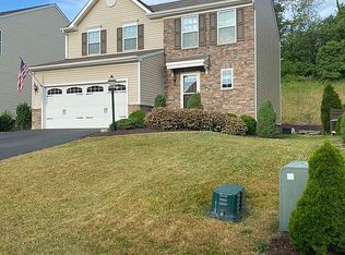 222 Long Ridge Dr, Coraopolis, PA 15108