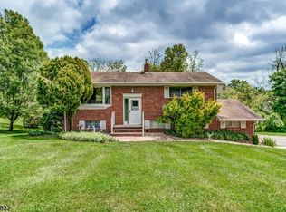 2 High St, Three Bridges, NJ 08887