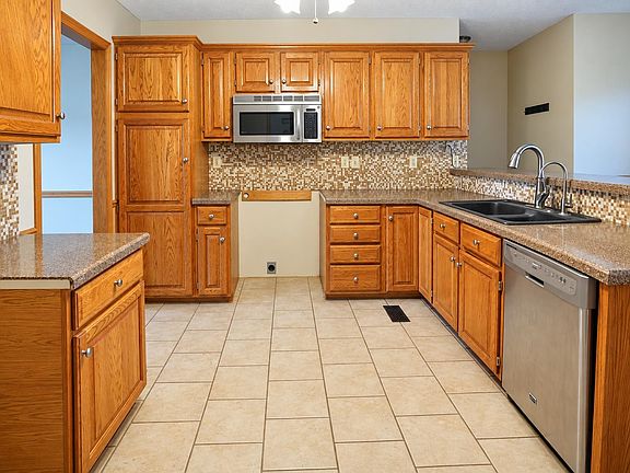 5th image of 134 N Karren Ct