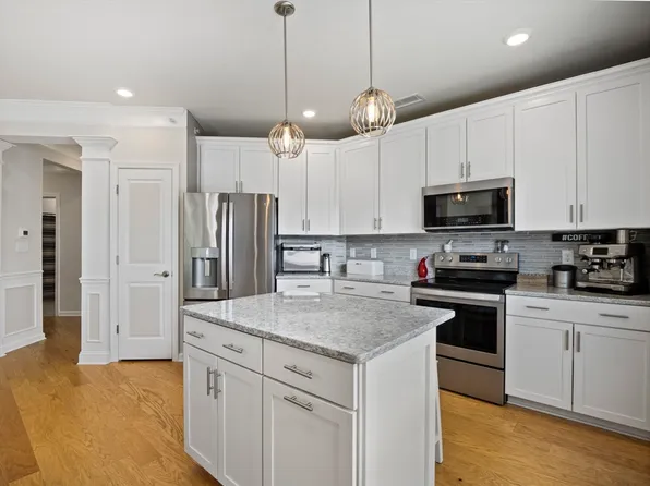 4 Francis Dr #407, Andover, MA 01810