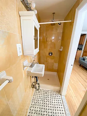 Rented by Bond New York | media 13