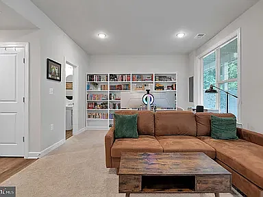 3 bed, 2240 sqft, $4,800 — Photo 3
