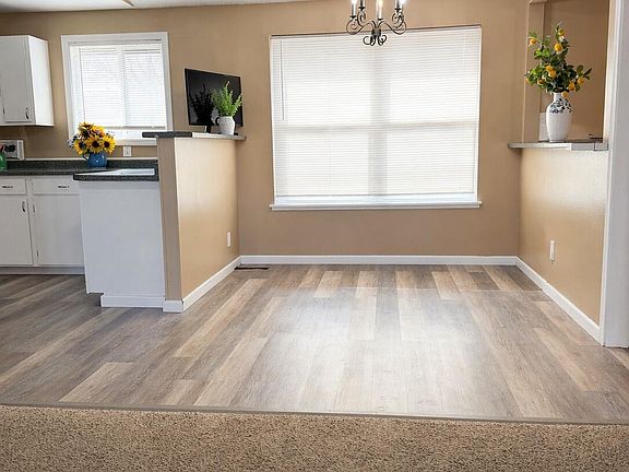 3rd image of 4301 Myrtlewood Dr