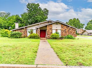 2212 S Hickory Pl, Broken Arrow, OK 74012