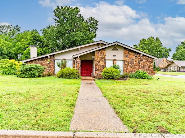 2212 S Hickory Pl, Broken Arrow, OK 74012