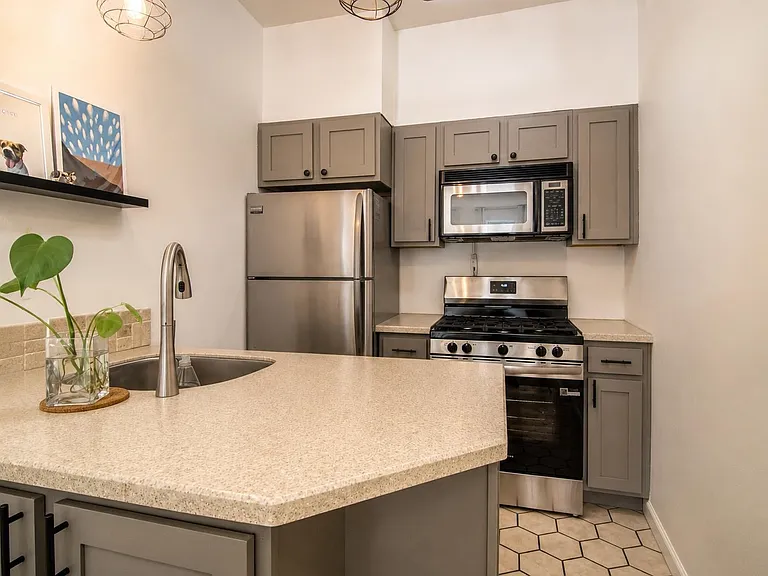 208 Willow Ave #201 — Photo 7