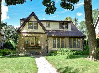 1141 Kavanaugh Pl, Wauwatosa, WI 53213