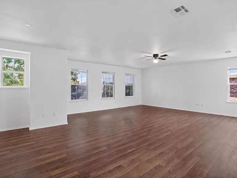 1665 Princess Ln — Photo 24