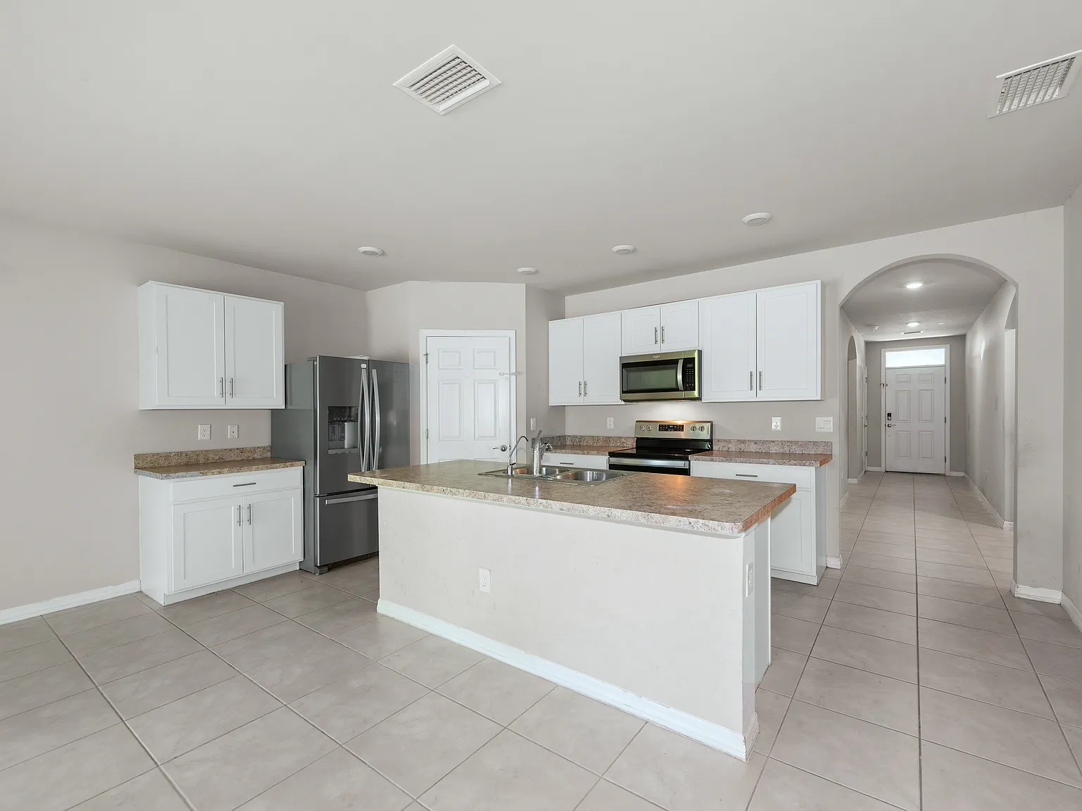 4 bed, 1828 sqft, $2,490 — Photo 4