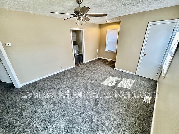 2nd image of 1112 E Powell Ave