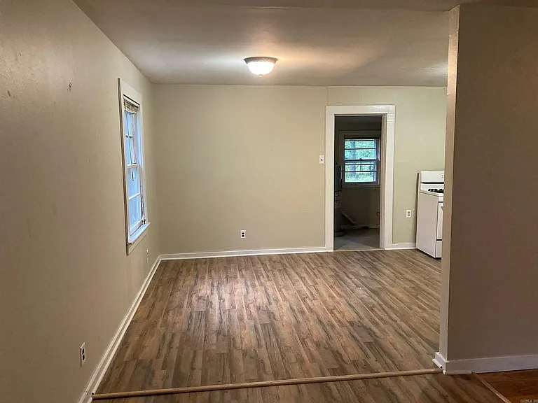 1310 W Saint Louis St — Photo 5
