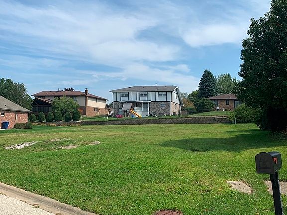 4th image of 15561 S Elder Ct