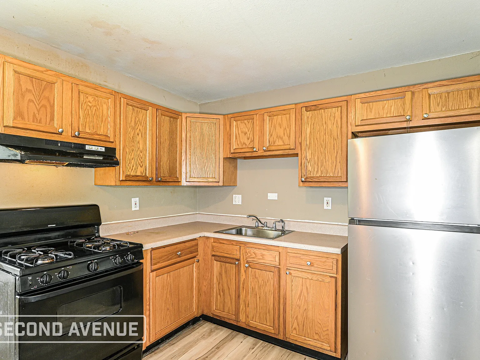 3 bed, 1.0 bath, 1807 sqft, $1,395 — Photo 3