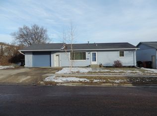 1904 John St, Yankton, SD 57078