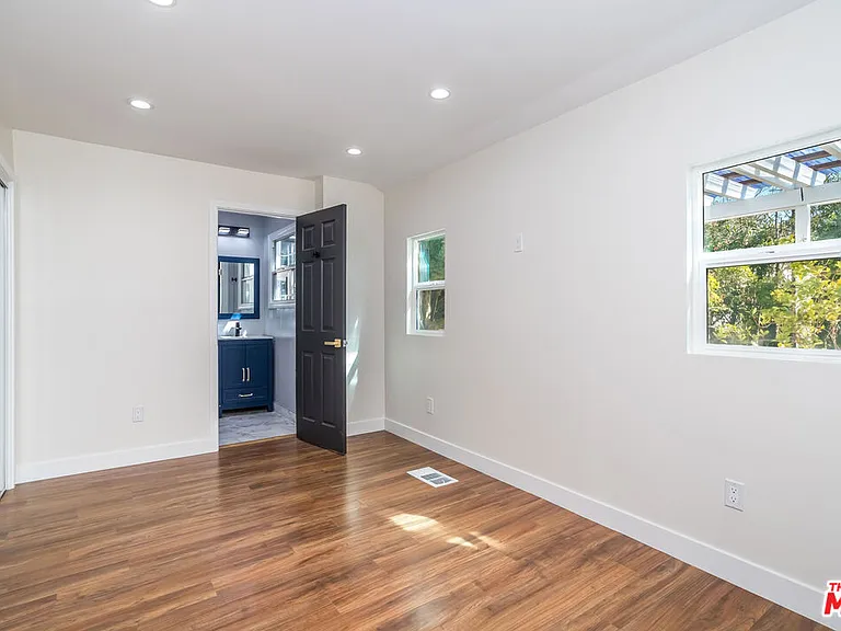 152 S Wetherly Dr — Photo 12