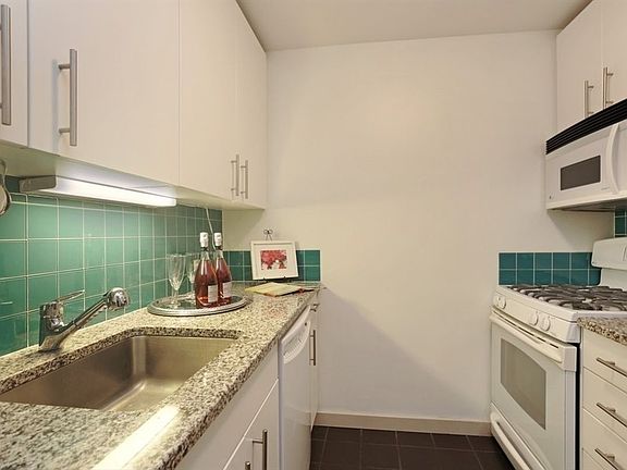 3rd image of 100 Atlantic Ave APT 2R