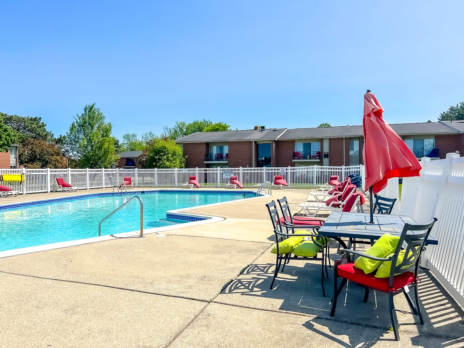 Macomb Manor - Roseville, MI — Photo 1