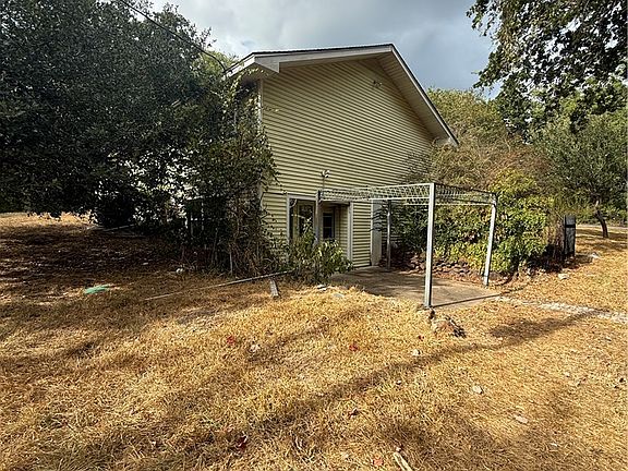 2nd image of 106 Post Oak