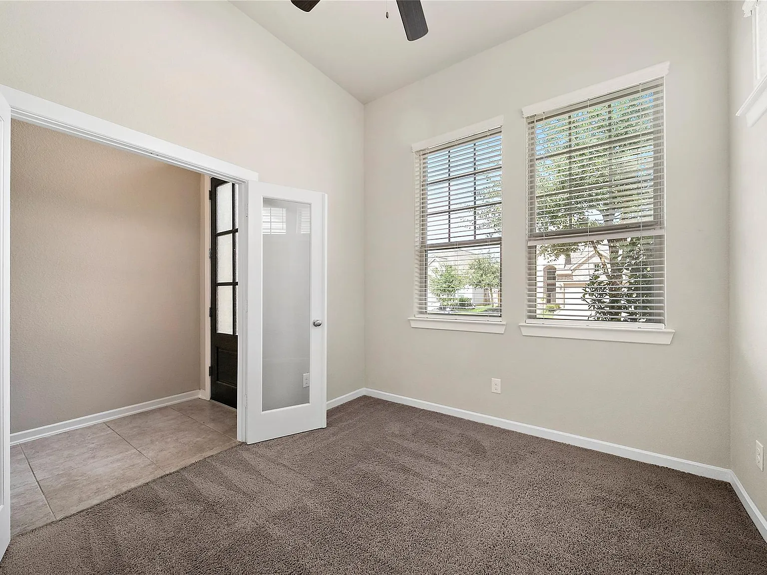 4 bed, 3.0 bath, 2910 sqft, $3,200 — Photo 3