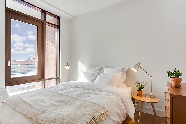 Rented by Monarch Realty Group | media 15