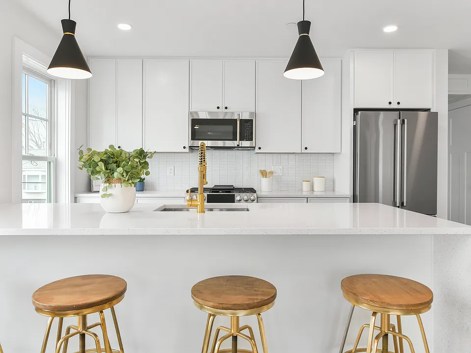 10 Geneva St #6