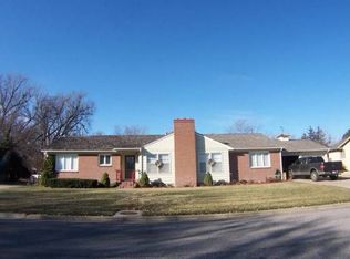 2005 E La Mesa Dr, Dodge City, KS 67801