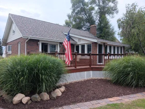 1613 S Shore Dr, Moline, IL 61265