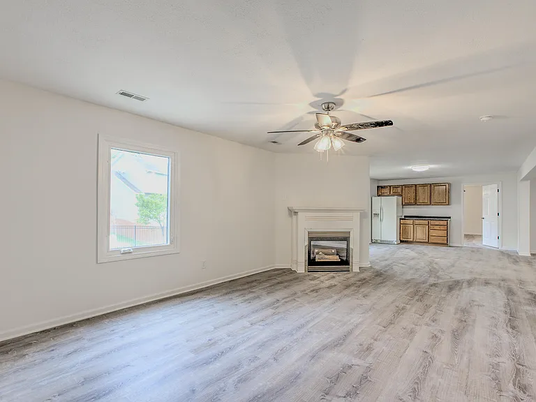 1909 Clear Ct — Photo 3