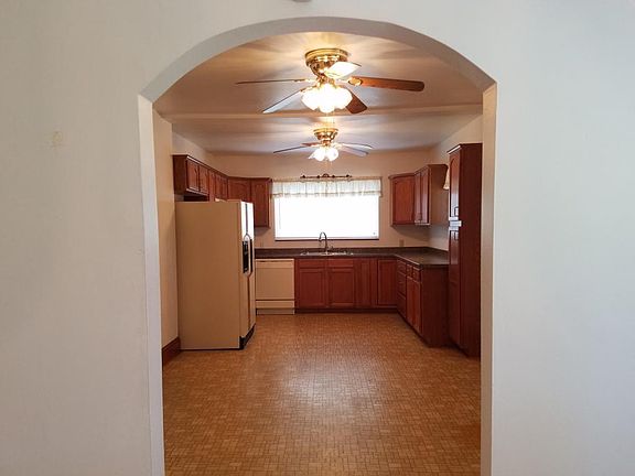 3rd image of 5640 Crescent Blvd