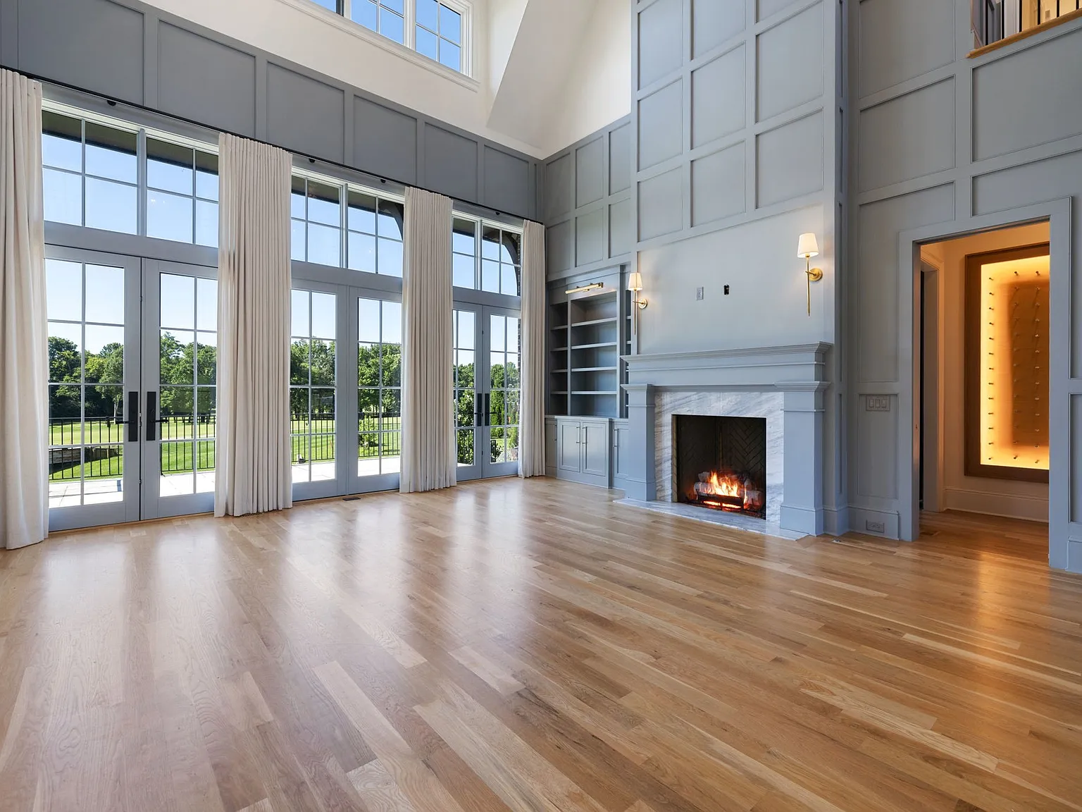 6 bed, 8.0 bath, 6834 sqft, $18,500 — Photo 4