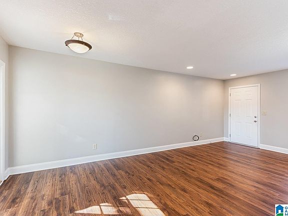 5th image of 423 Penny Ln