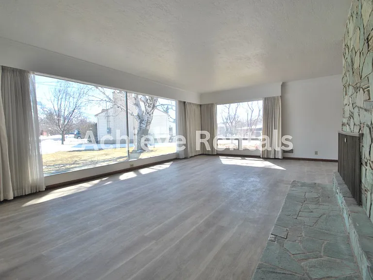 841 Juniper Dr — Photo 2