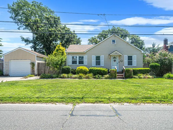 123 Clinton Avenue, Patchogue, NY 11772