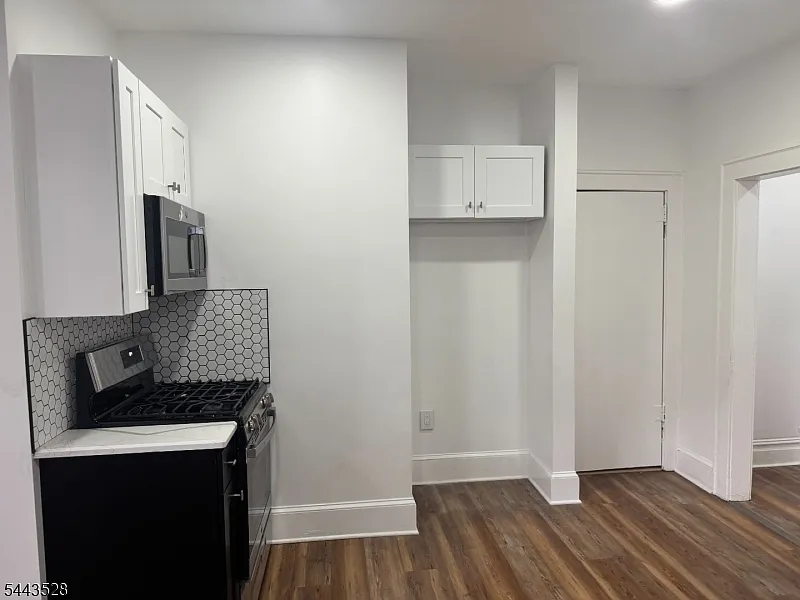 3 bed, 1.0 bath, $2,500 — Photo 3